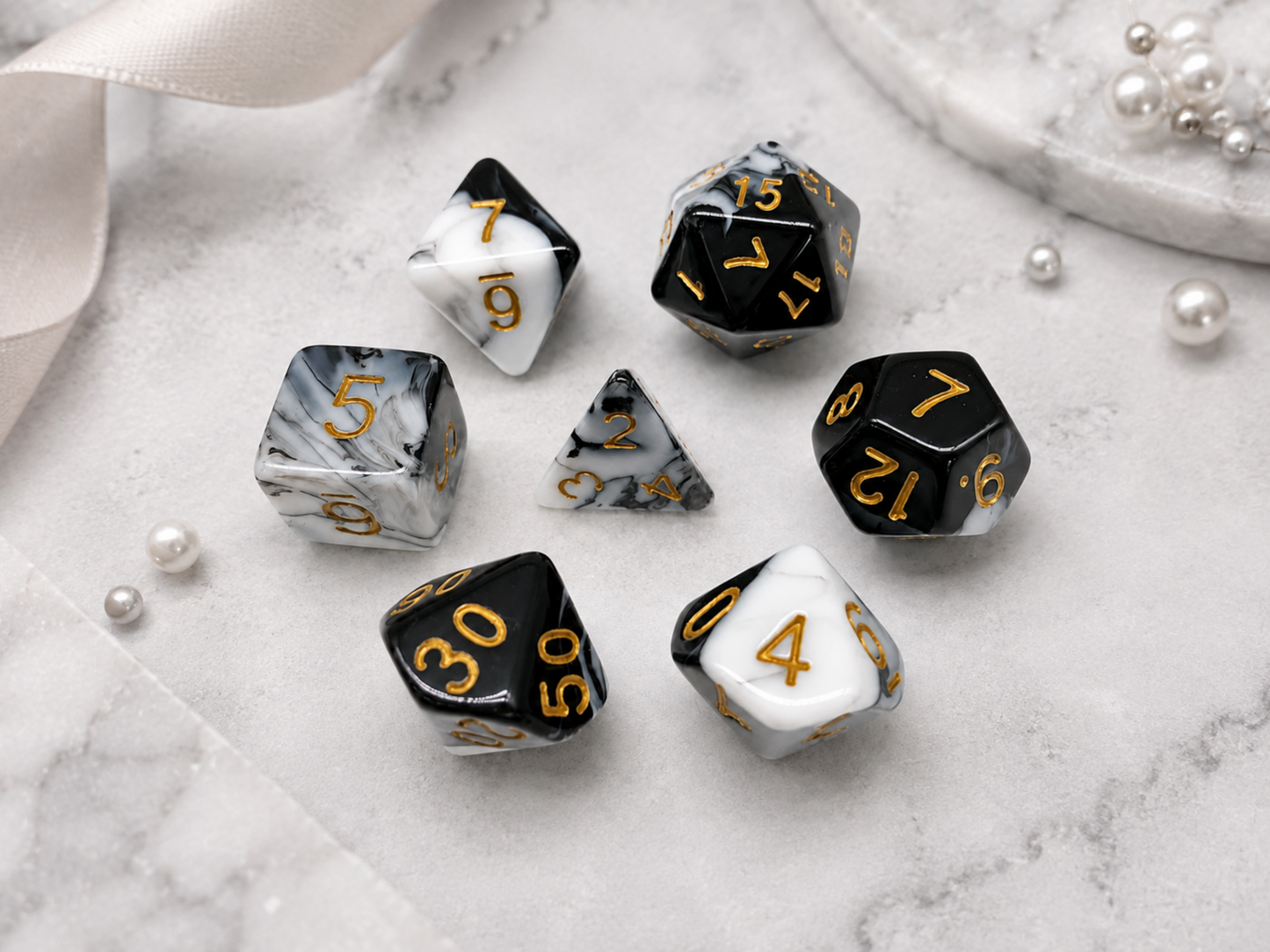 Classic Black & White Dyed – 7 Pack RPG Dice