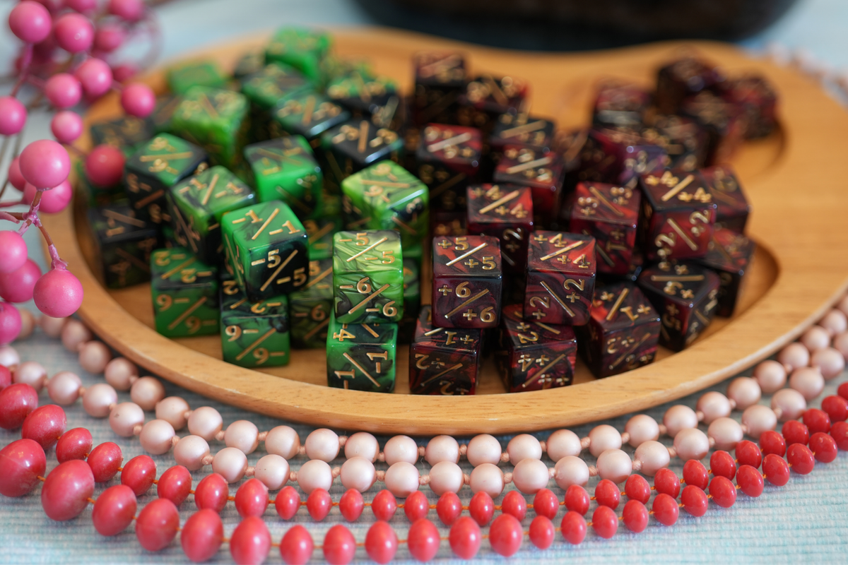 Marble Red and Green + / - Counter Dice – 12 Pack